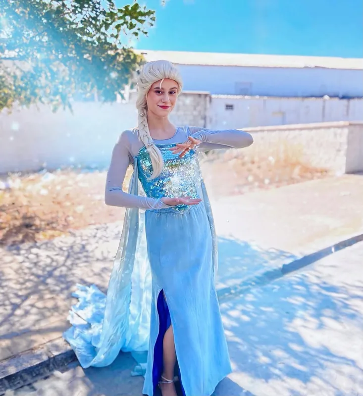 La Princesa de las Nieves con su vestido azul hielo